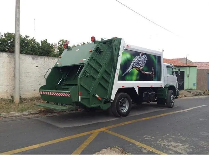 Caminhão compactador de lixo para locação. Temos caminhões compactadores para venda.