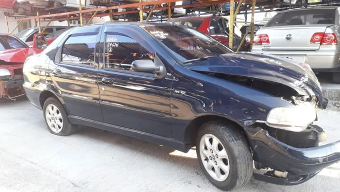 Sucata Fiat Siena 1.0 70cvs Flex 2003 vendido somente em peças