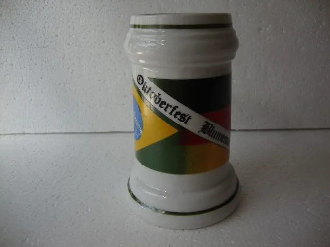 Caneca Porcelana Comemorativa Oktoberfest Blumenau SC 1995.