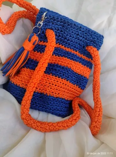 Bolsa média, em crochê, nova, azul e laranja