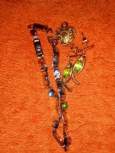 Pulsera, par de brincos e pingente