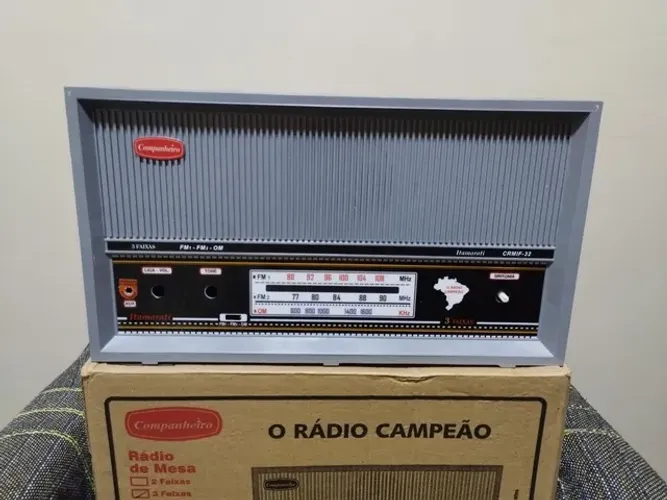 Gabinete vazio rádio Companheiro