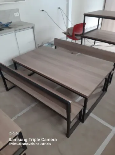 Mesa com banco infantil