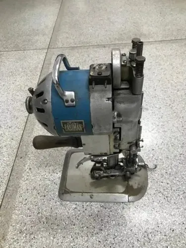 Maquina de corte de tecidos para confecçoes eastman 6p