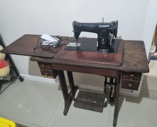 Máquina de Costura singer Antiga de Mesa raridade relíquia 