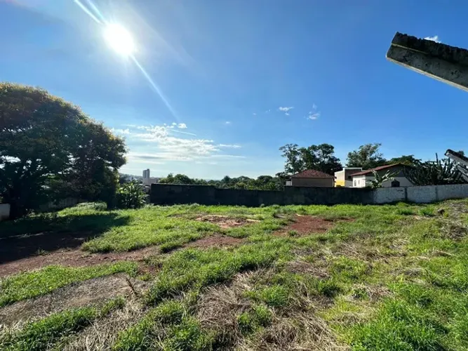 Vendo terreno de 581m² com ótima localização facilito pagamento