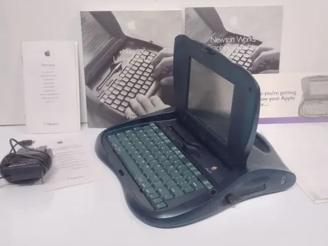 Computador antigo e raro Apple e mate 300