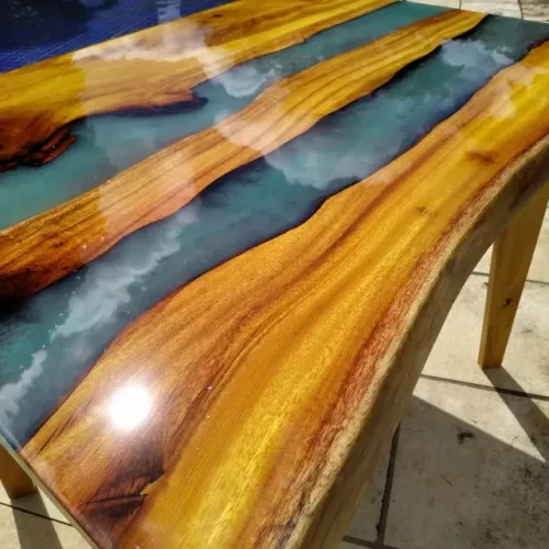 Mesa de jantar em madeira resina