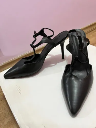 Sapato Couro Novo Preto - Tam. 35
