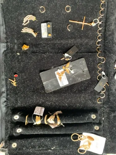 Kit de Bijuterias Douradas - Anéis, Brincos e Colares