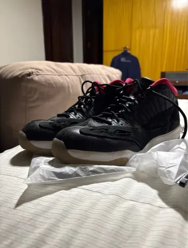 Tênis Air Jordan 11 Low IE Bred