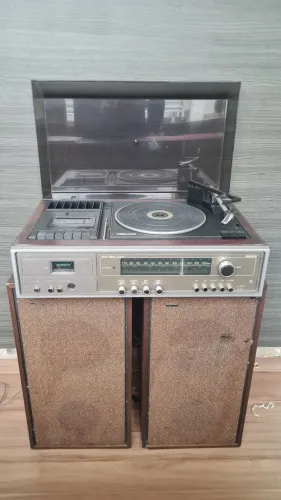 Som Philips Vintage com toca-discos
