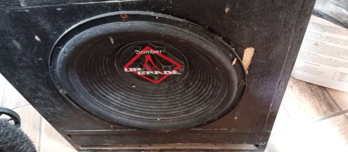 Caixa de som automotivo