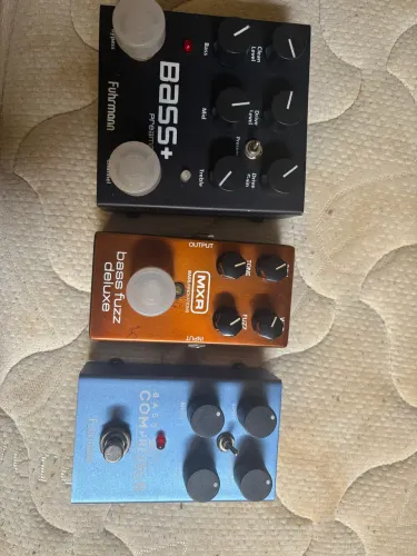 Pedais para contra baixo pré amp, compressor, distorcio