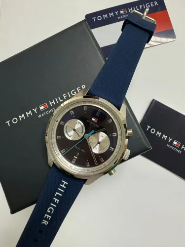 Relógio Estilo Tomy Hilfiger Bennett em Aço Inoxidável com Pulseira em Couro ou Borracha