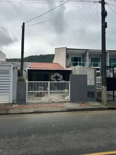 Casa Geminada com 2 quartos em Potecas - São José/SC