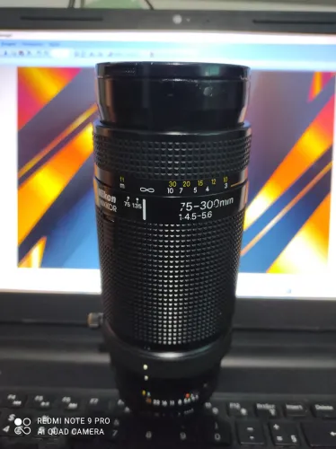 Lente Nikon 75-300mm f/4.5-5.6