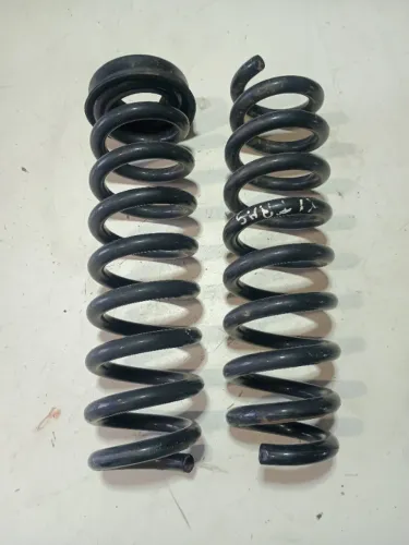 PAR DE MOLAS TRASEIRA BMW X1 2010 2011 2012