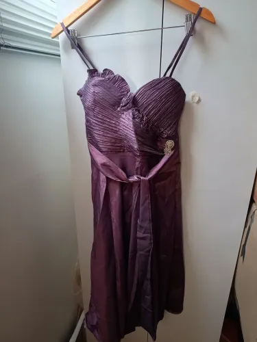 Espetacular Vestido de Luxo New Fashion Cor de Uva 