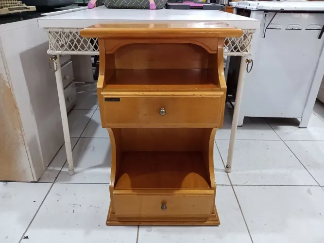 Mesa de Cabeceira /criado mudo  com 2 Gavetas em Madeira 