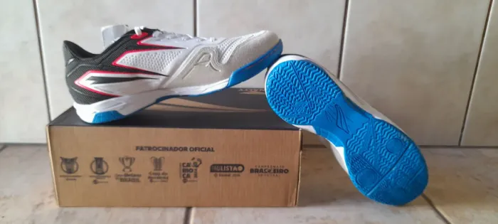 Tenis de futsal max 300 y 1