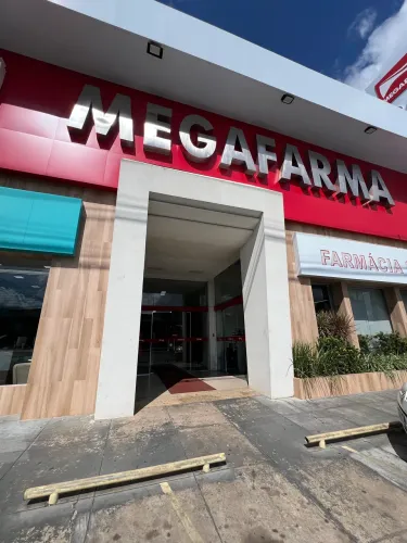 Aluga-se salas comerciais na Av. Cap Júlio Bezerra 