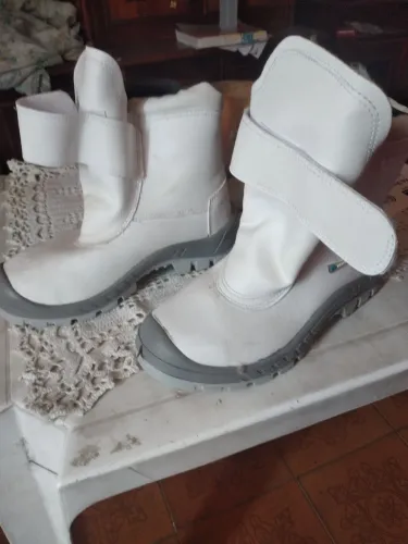 BOTAS BRANCAS, LINDAS.
