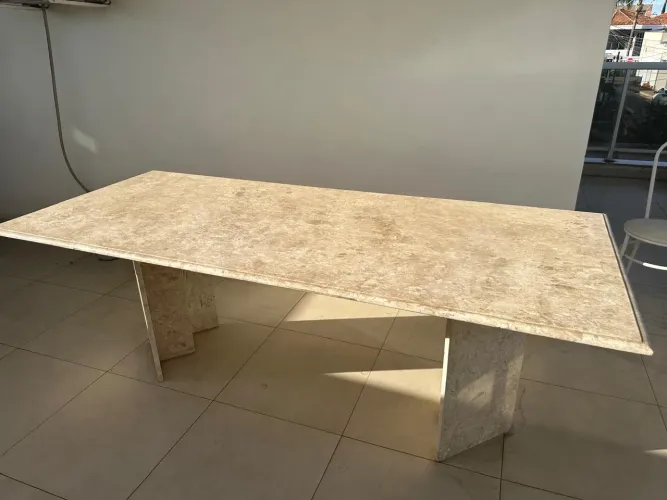 Mesa grande de mármore