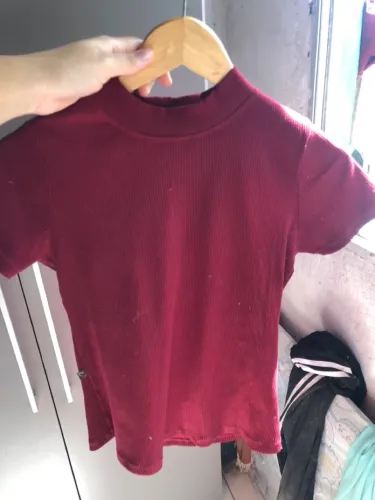 Blusa Ribana Manga Curta - Vermelha
