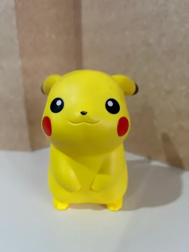 Boneco Pikachu
