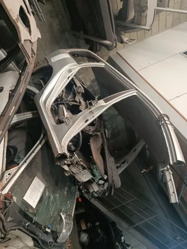 Traseira com teto Corolla Fielder  lateral painel teto sucata baixada para peças 