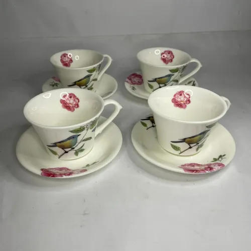 Conjunto Kook: 4 xícaras com rosas e pássaros em porcelana vitrificada