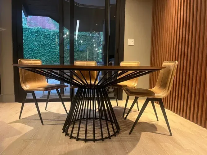 Mesa de jantar design Doimo 