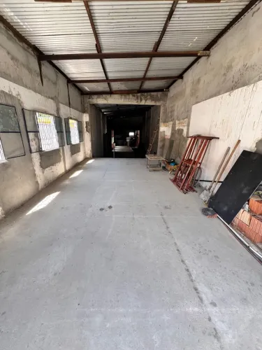 Galpão / Deposito 160m2 no Adrianópolis leia