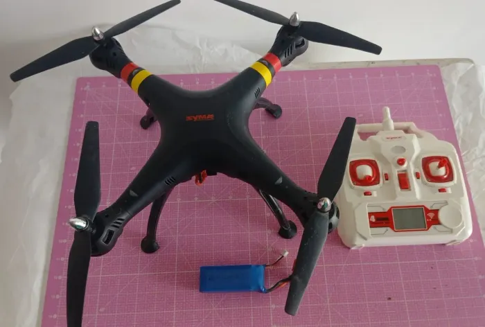 Drone Syma x8 com Rádio Controle