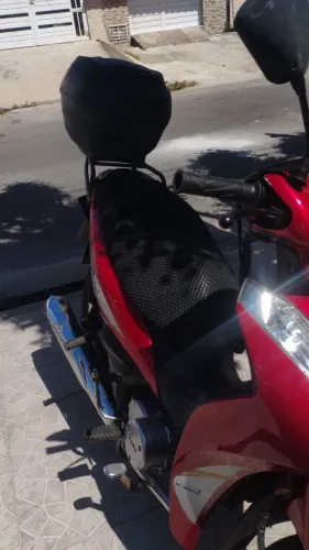 Moto aveloz 50 cilindradas semi nova doze mil  quilômetros  só toda original vai com baú 