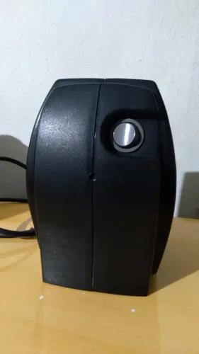Estabilizador Enermax Exxa Power 300va Preto 110v 4 Tomadas