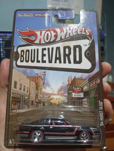 HOT WHEELS PREMIUM BOULEVARD BUICK HURTS OLDS