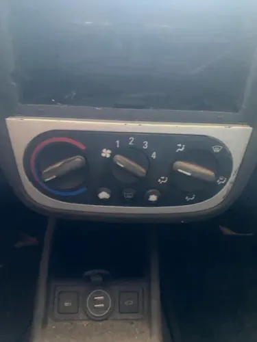 Painel de controle de ar condicionado Chevrolet Corsa 2003