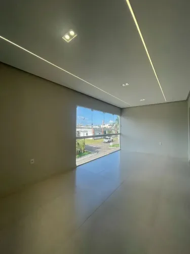 Linda Casa Dentro de Condomínio Fechado - 04 Suítes