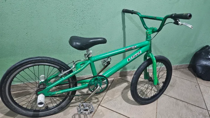 Bicicleta Aro 20 alumínio bmx cross
