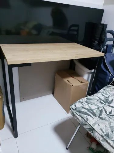 Mesa home office estilo industrial.