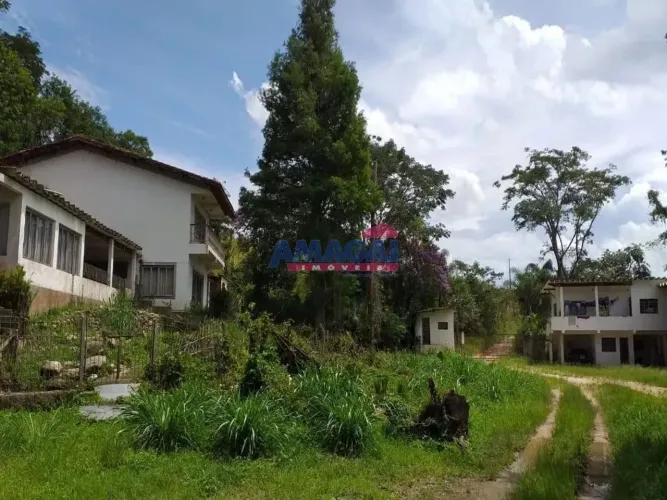 Chacara em Jacareí, no bairro Paratei do Meio, para locação.