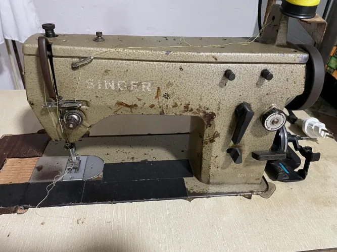 Máquina de costura Reta e zig zag 20u