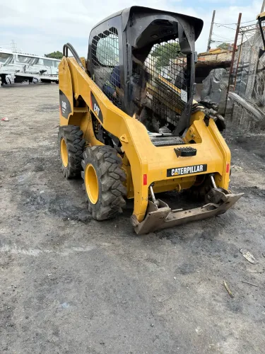 Mini Carregadeira Cat 246C