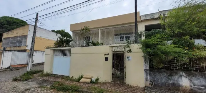 CASA DE ESQUINA BARRO VERMELHO