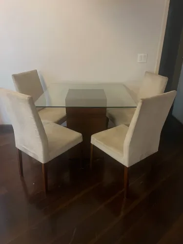 Mesa com cadeiras 