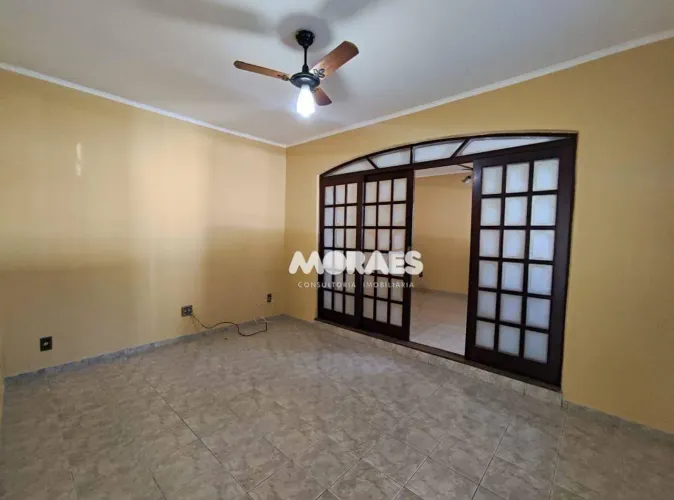 Casa com 3 quartos, sendo 1 suíte para alugar, 180 m² por R$ 3.500/mês - Alto Higienópolis