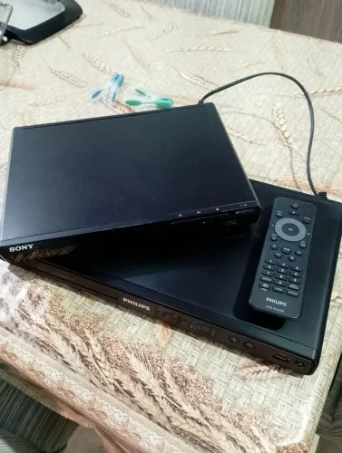 Vendo 2 aparelhos de dvd,sendo um Sony e um Philips,ambos necessitam de manutenção