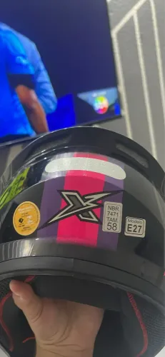 Vendo um capacete 